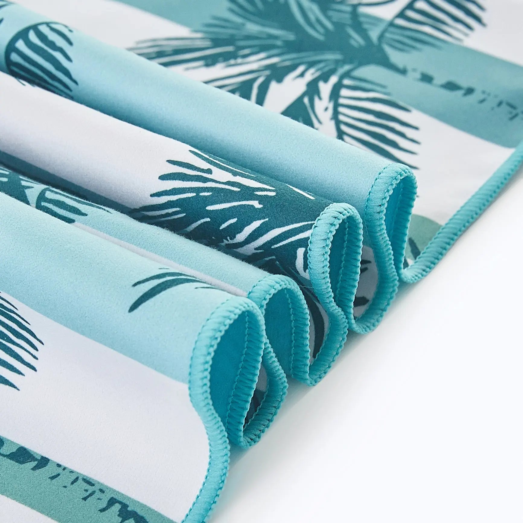 Cocos Beach Towel & Pouch Newlyfe