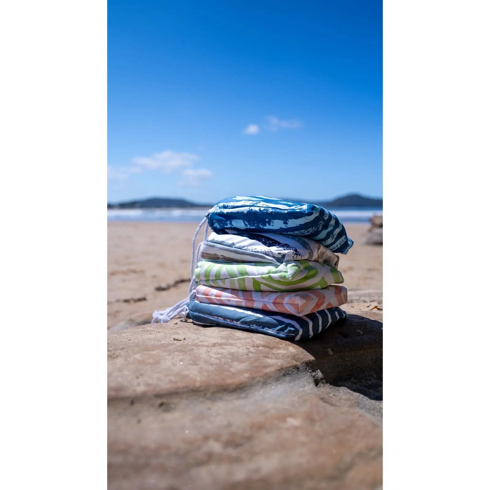 Palm Cove XL Beach Towel & Pouch Newlyfe