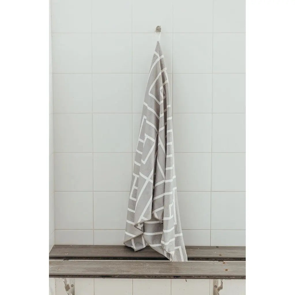 TRAVEL BATH TOWEL GREY