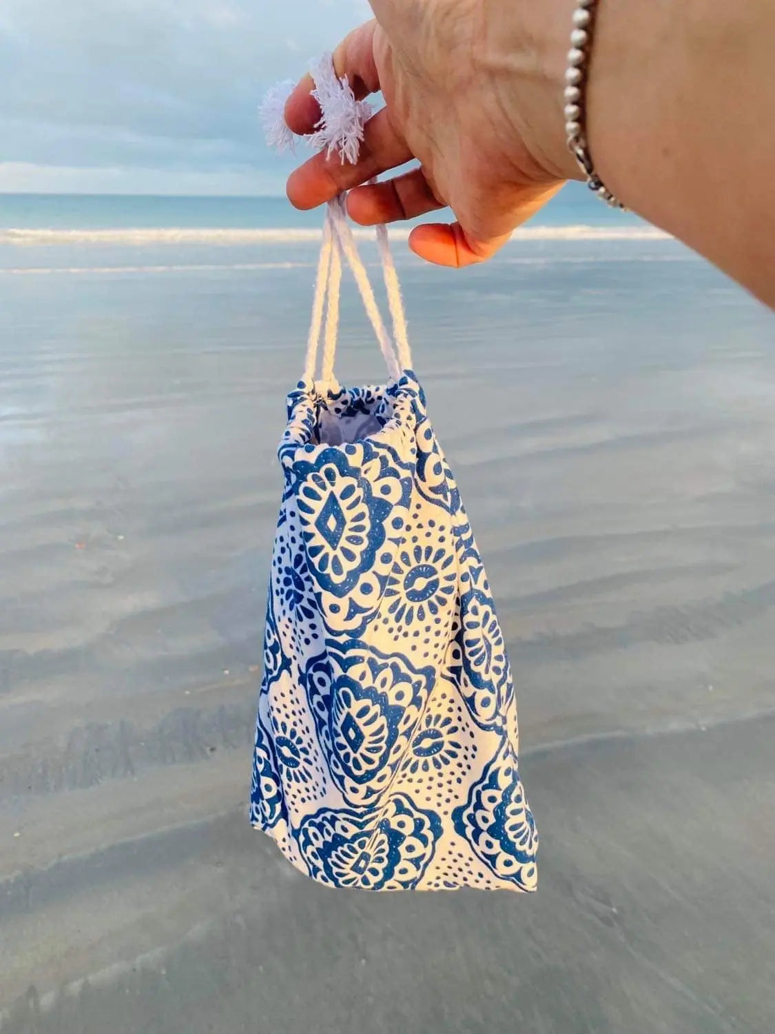 DRAWSTRING CARRY BAG