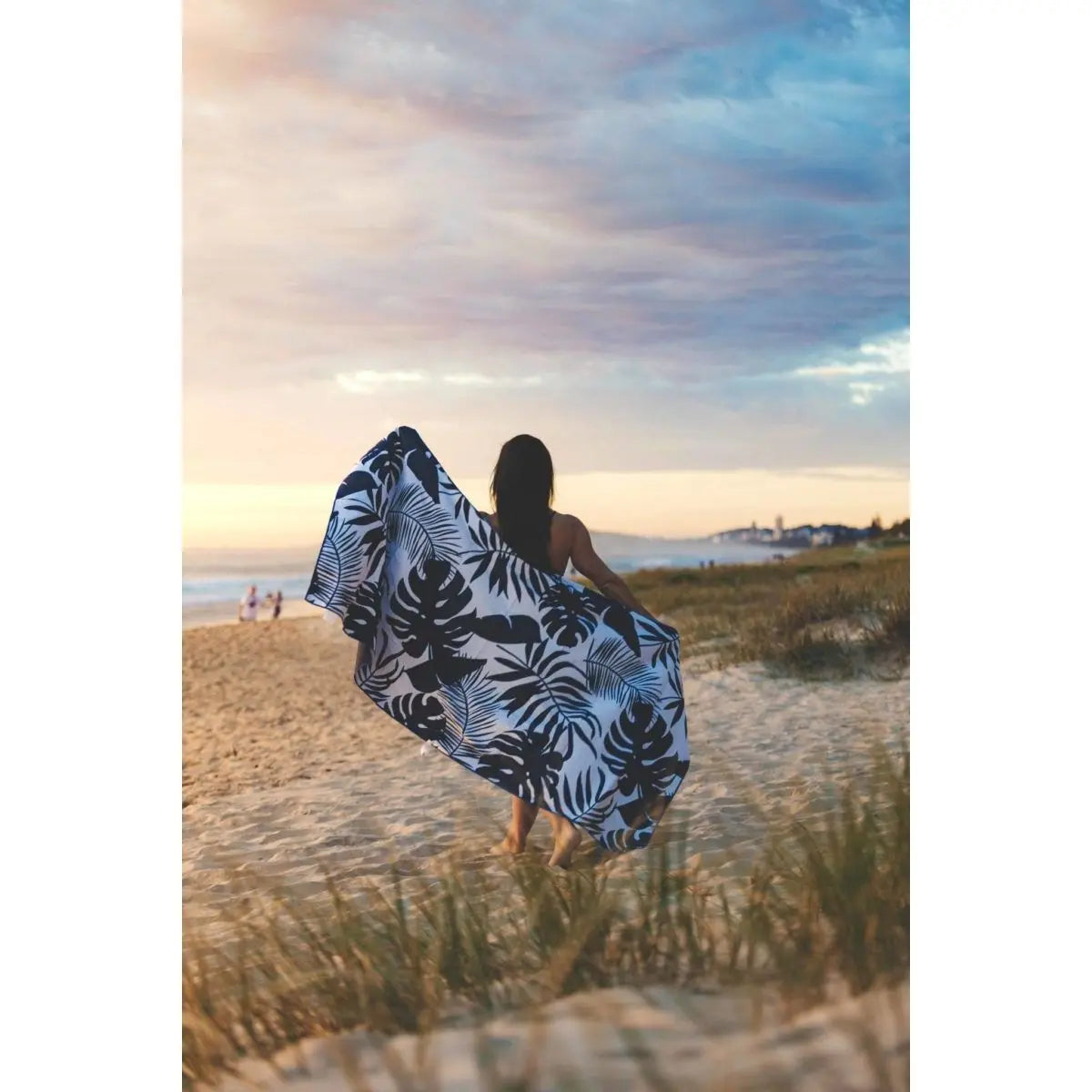 NEWLYFE SAND FREE MICROFIBER BEACH TOWEL